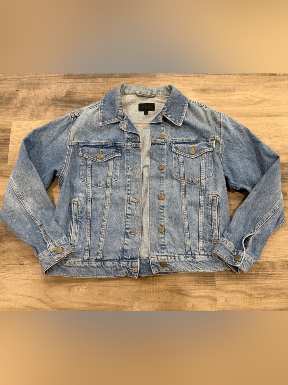Rails Women’s Classic Denim Trucker Jacket Light Wash 100% Cotton